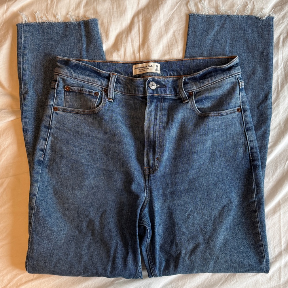 A&F 90s Slim Straight High Rise - Picture 2 of 3